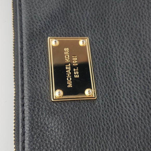 Michael Kors Clutch / Wristlet - Picture 2 of 10